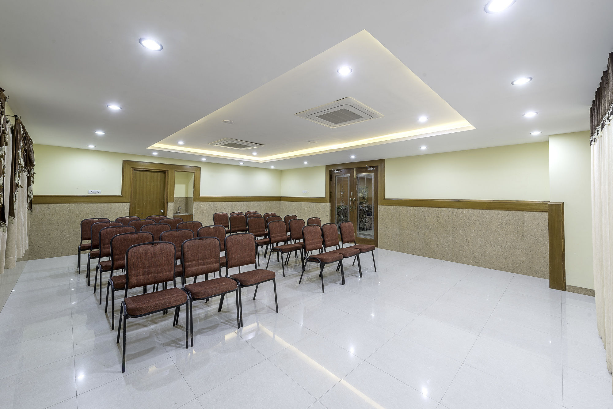 Hotel Treebo Crystal Castle Bengaluru Zewnętrze zdjęcie